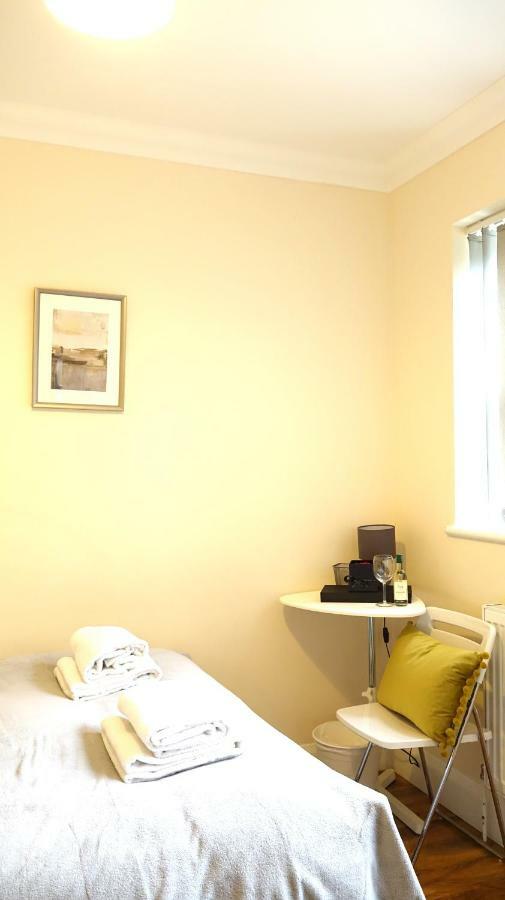 Heathrow Ensuite Rooms- Auto Check In London Luaran gambar