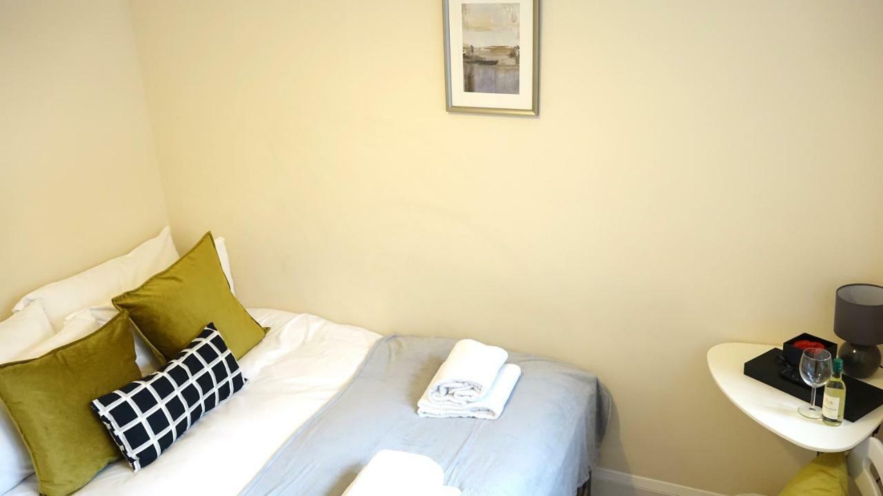 Heathrow Ensuite Rooms- Auto Check In London Luaran gambar