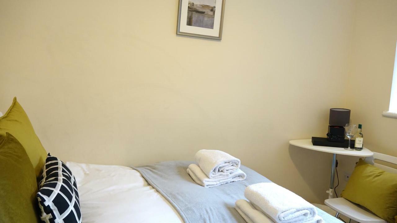 Heathrow Ensuite Rooms- Auto Check In London Luaran gambar