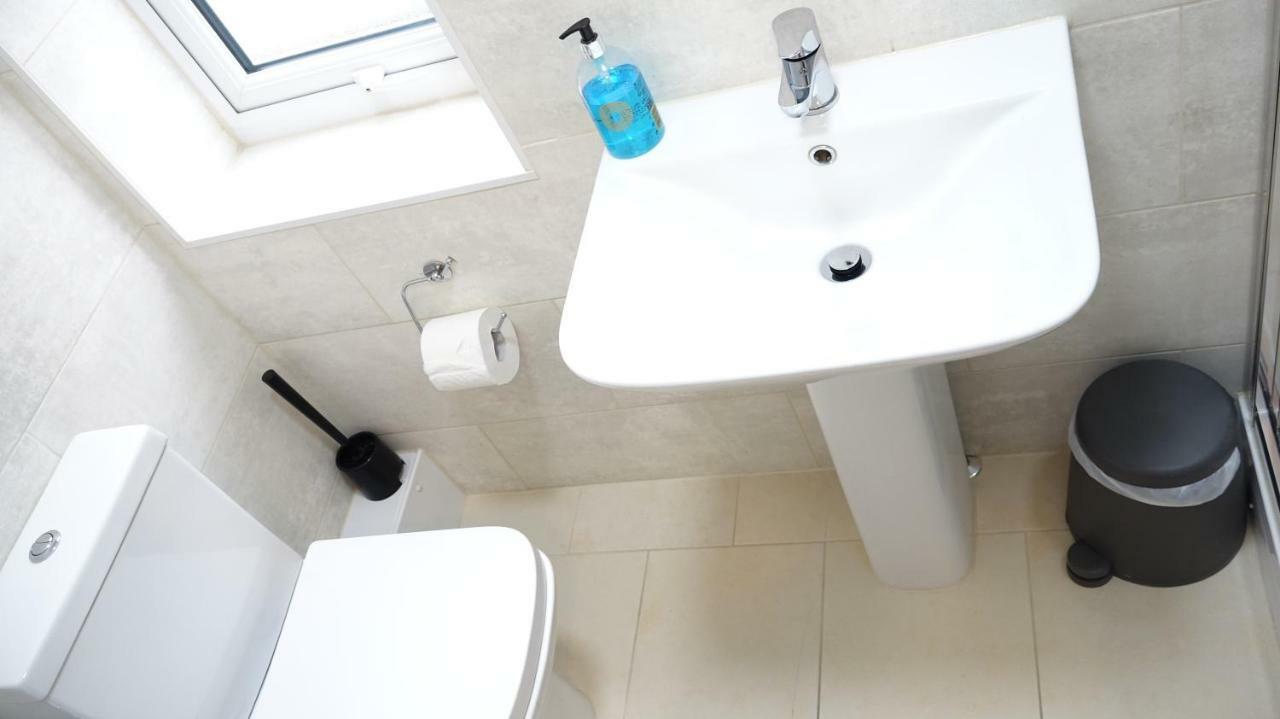 Heathrow Ensuite Rooms- Auto Check In London Luaran gambar