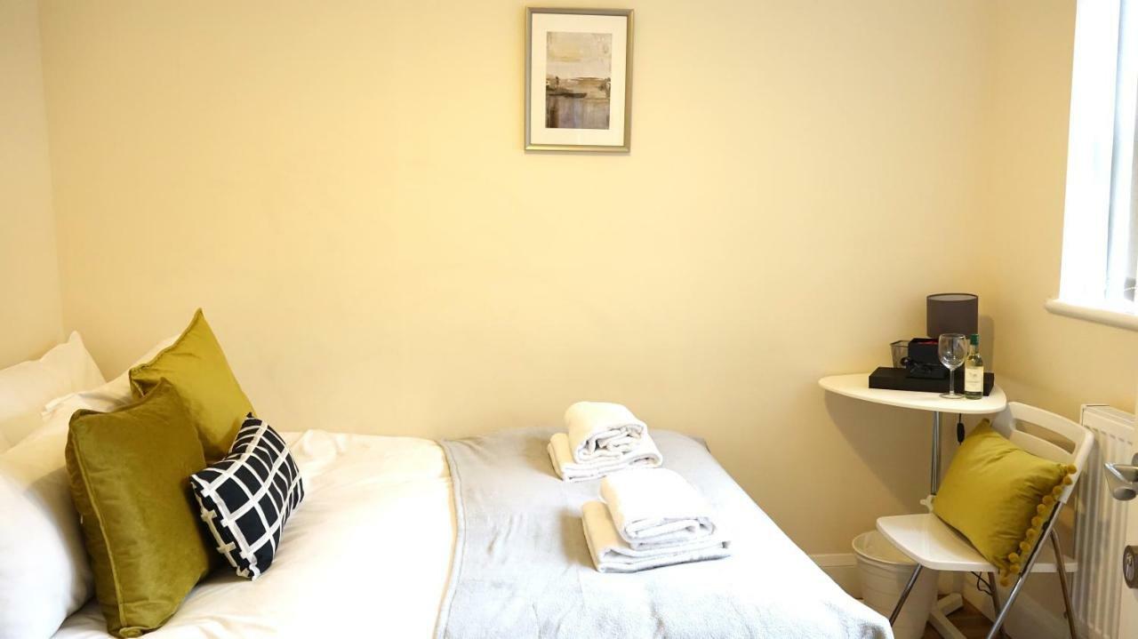 Heathrow Ensuite Rooms- Auto Check In London Luaran gambar