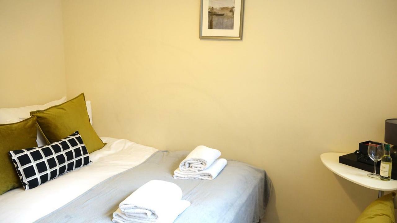 Heathrow Ensuite Rooms- Auto Check In London Luaran gambar