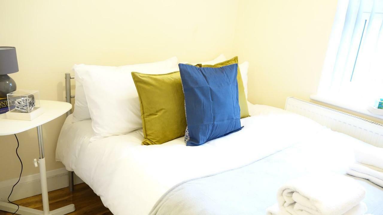 Heathrow Ensuite Rooms- Auto Check In London Luaran gambar