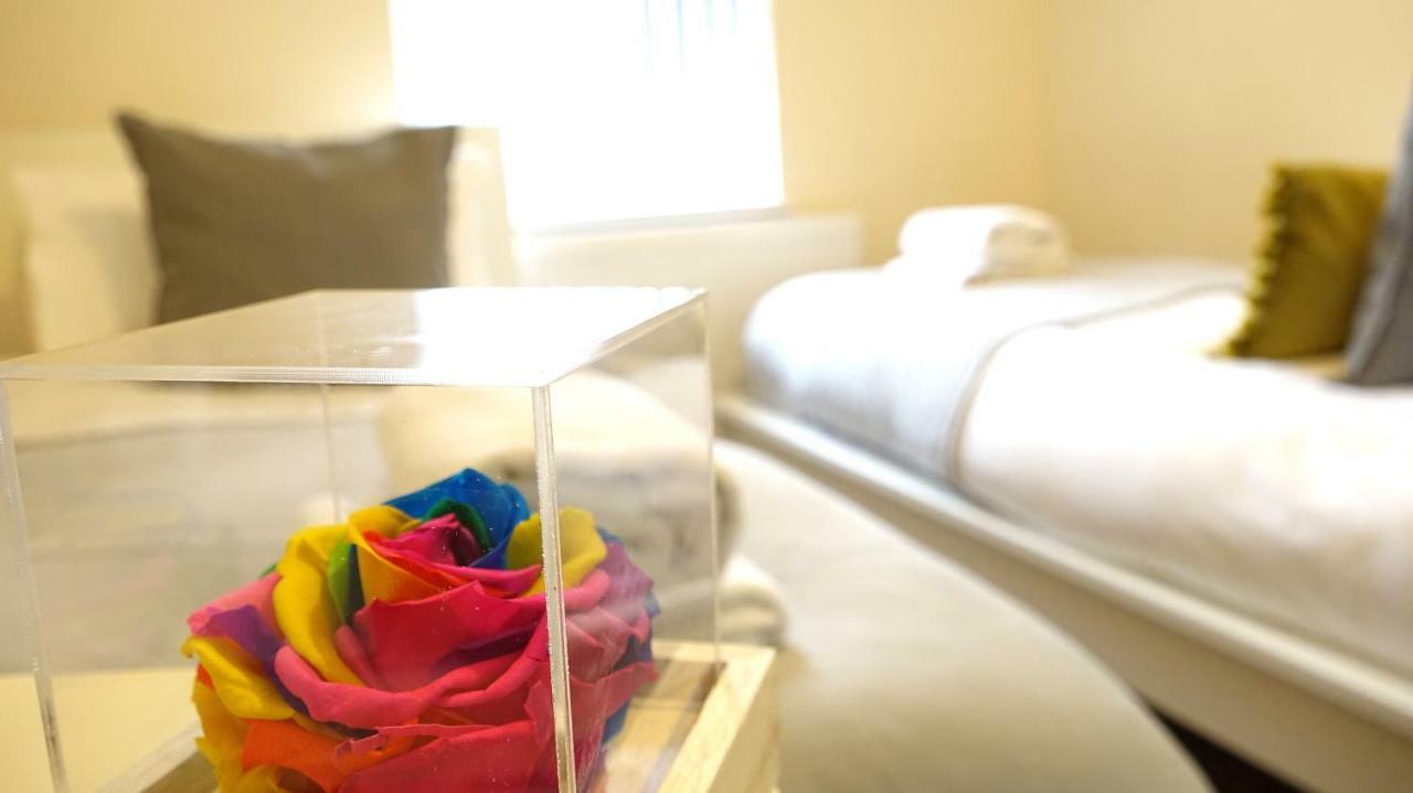 Heathrow Ensuite Rooms- Auto Check In London Luaran gambar