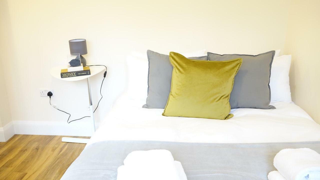 Heathrow Ensuite Rooms- Auto Check In London Luaran gambar