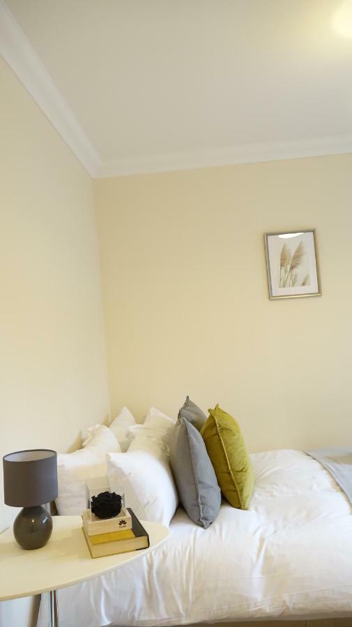 Heathrow Ensuite Rooms- Auto Check In London Luaran gambar