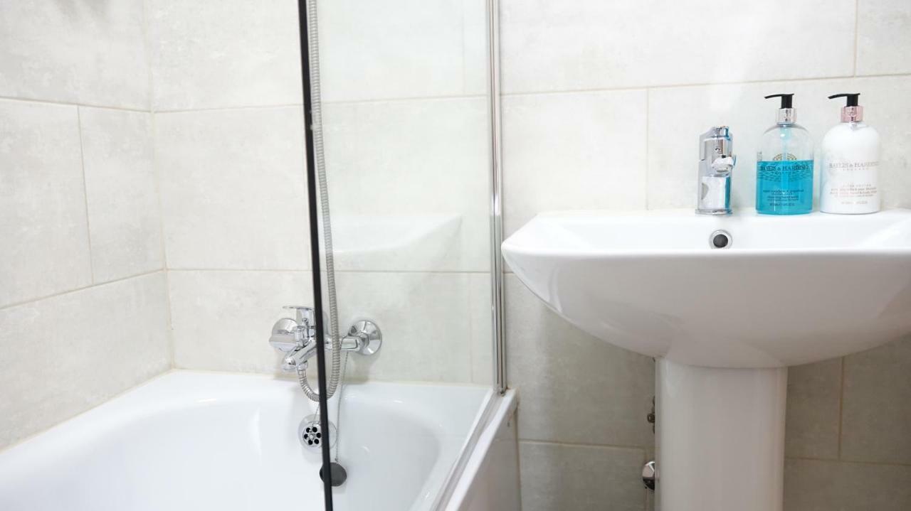 Heathrow Ensuite Rooms- Auto Check In London Luaran gambar