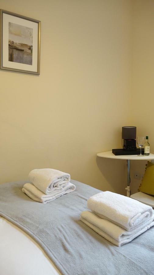 Heathrow Ensuite Rooms- Auto Check In London Luaran gambar