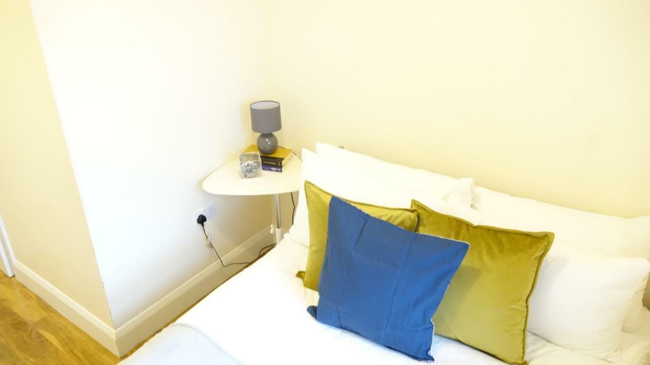 Heathrow Ensuite Rooms- Auto Check In London Luaran gambar