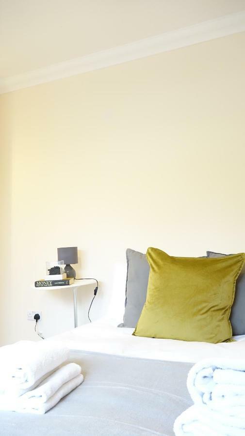 Heathrow Ensuite Rooms- Auto Check In London Luaran gambar