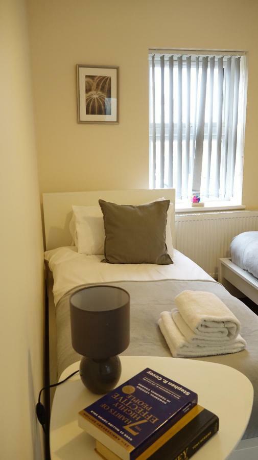 Heathrow Ensuite Rooms- Auto Check In London Luaran gambar
