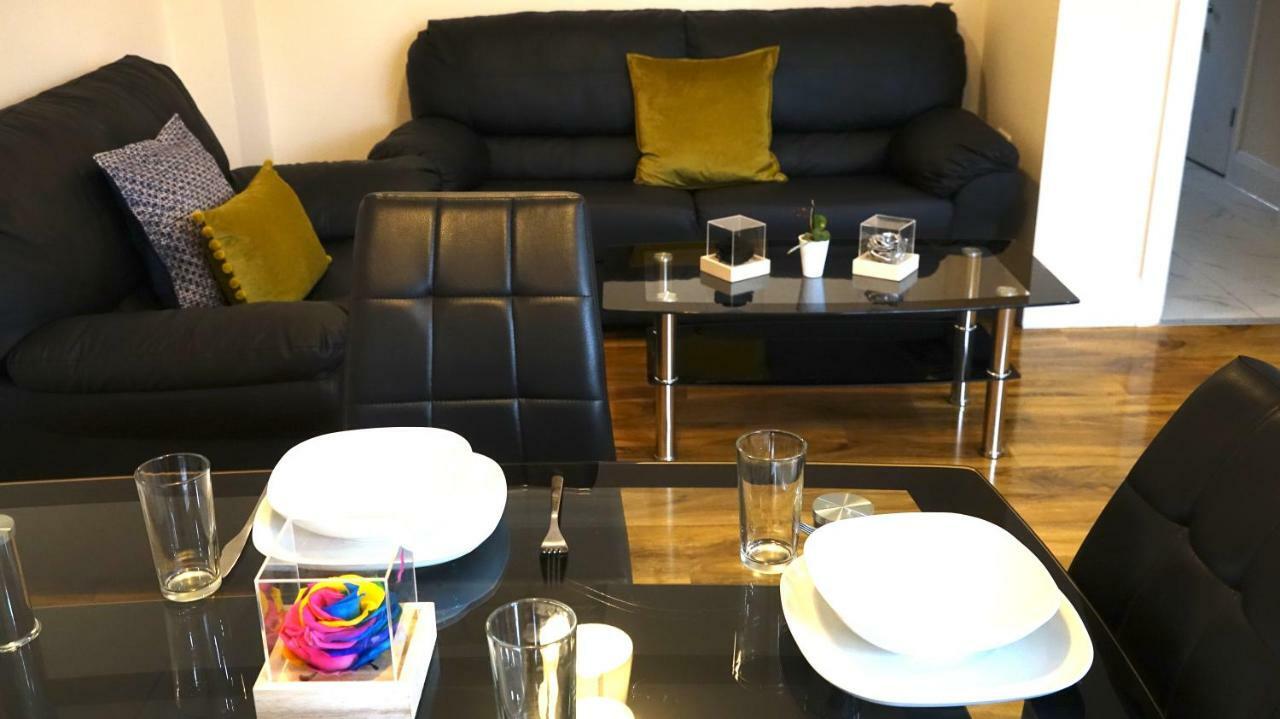 Heathrow Ensuite Rooms- Auto Check In London Luaran gambar
