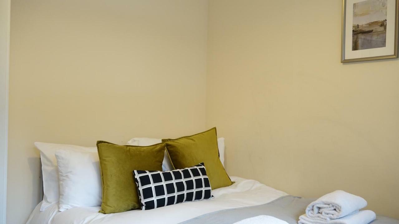 Heathrow Ensuite Rooms- Auto Check In London Luaran gambar