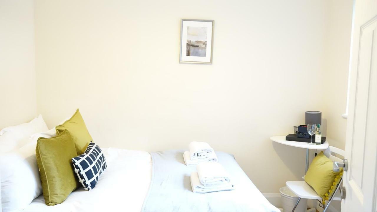 Heathrow Ensuite Rooms- Auto Check In London Luaran gambar