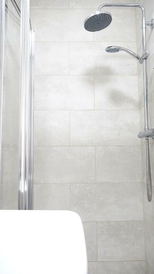 Heathrow Ensuite Rooms- Auto Check In London Luaran gambar