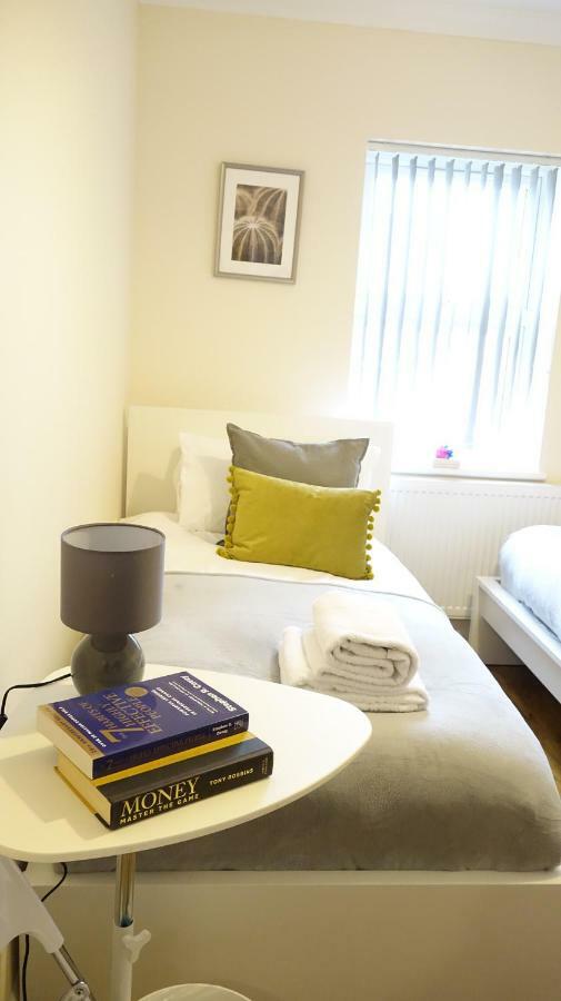 Heathrow Ensuite Rooms- Auto Check In London Luaran gambar