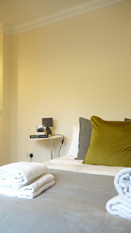 Heathrow Ensuite Rooms- Auto Check In London Luaran gambar