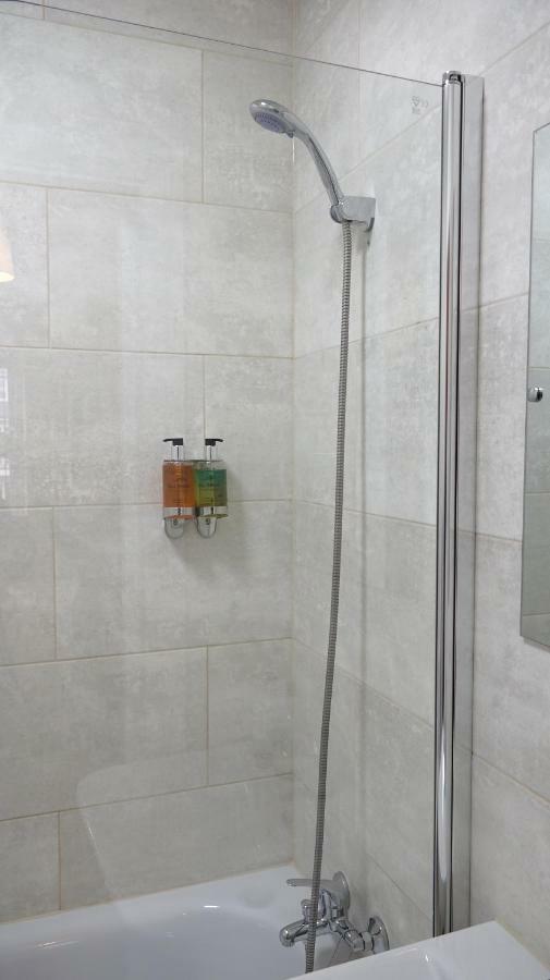 Heathrow Ensuite Rooms- Auto Check In London Luaran gambar