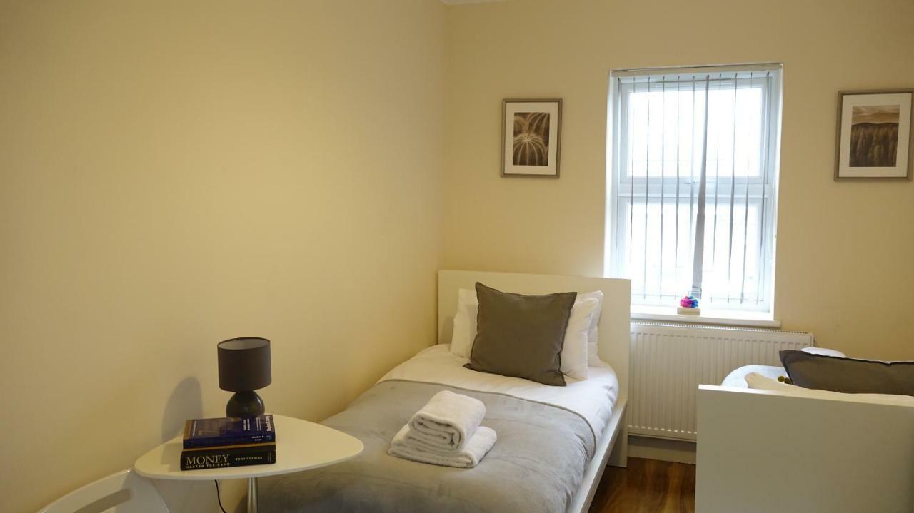 Heathrow Ensuite Rooms- Auto Check In London Luaran gambar