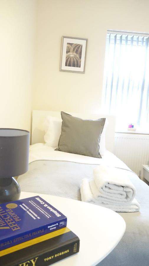 Heathrow Ensuite Rooms- Auto Check In London Luaran gambar
